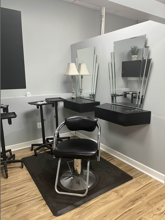 Salon gallery image