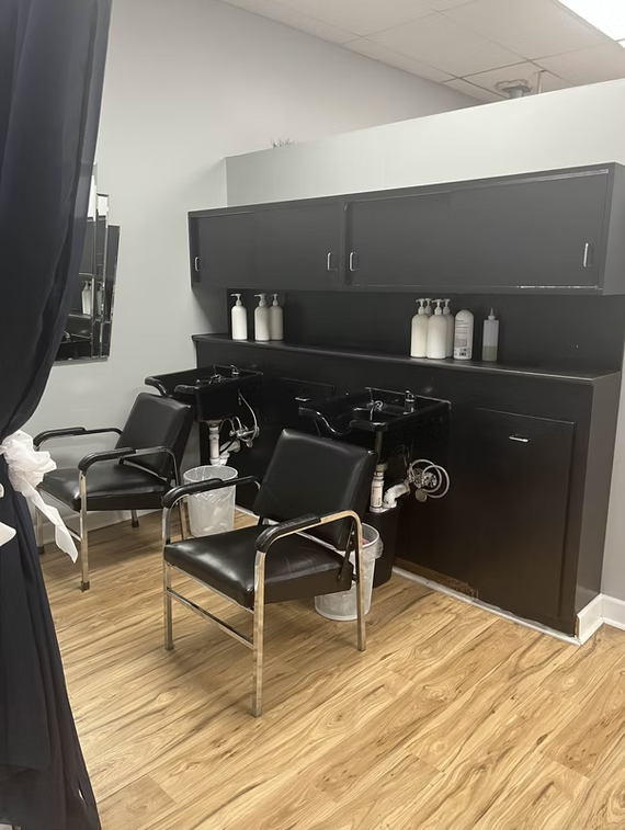 Salon gallery image